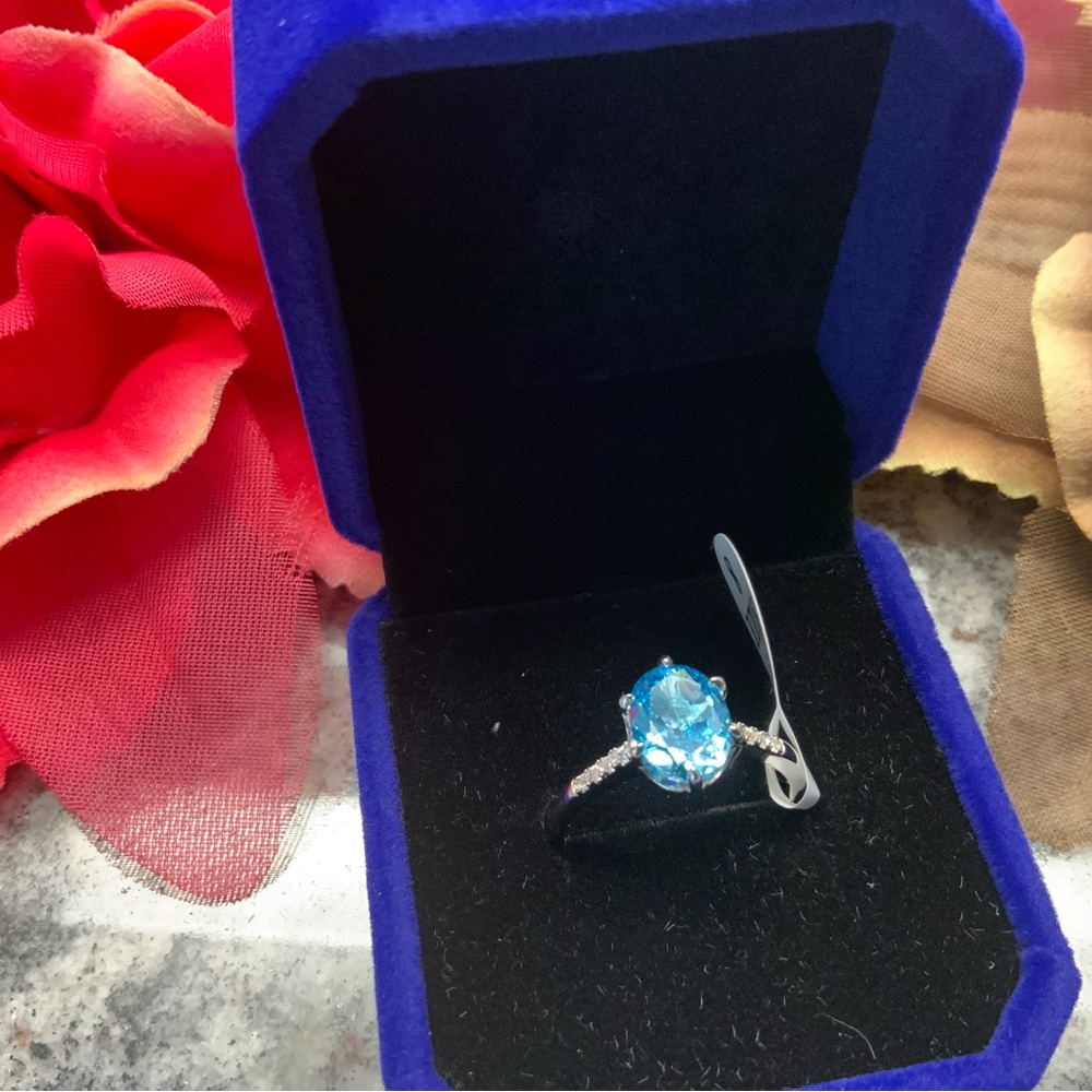 🔥NWT 🔥2CT multifaceted blue topaz crystal & 1/8 CT white topaz in sterling